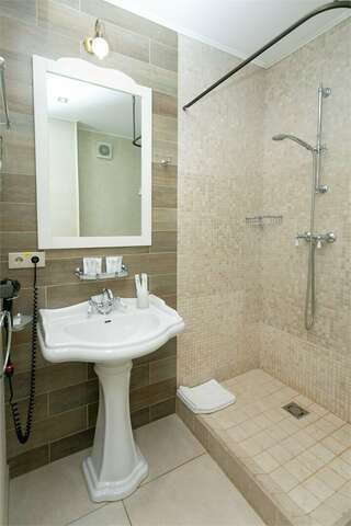 Гостиница Филипп Новоселово Стандартный номер с кроватью размера "queen-size"-7