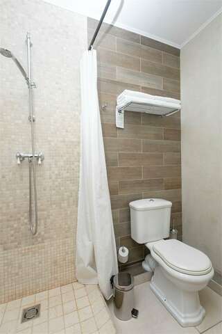 Гостиница Филипп Новоселово Стандартный номер с кроватью размера "queen-size"-8